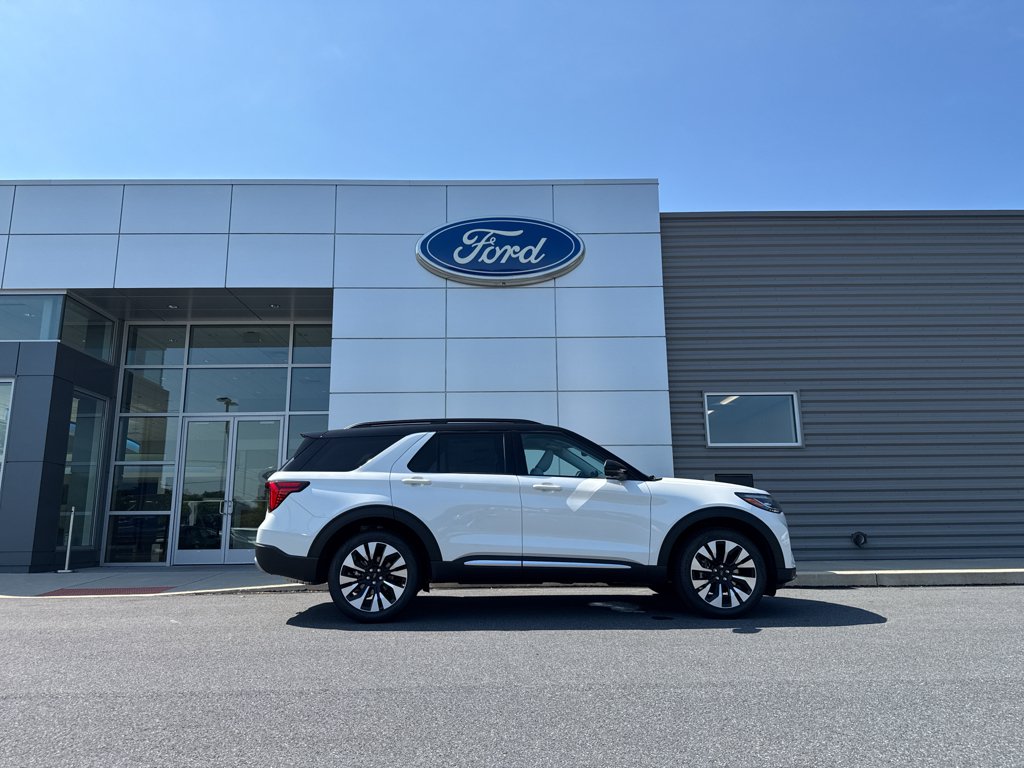 New 2026 Star White Metallic Tri-Coat Ford Platinum image 11