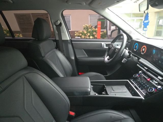 Used 2024 White Hyundai SEL image 4