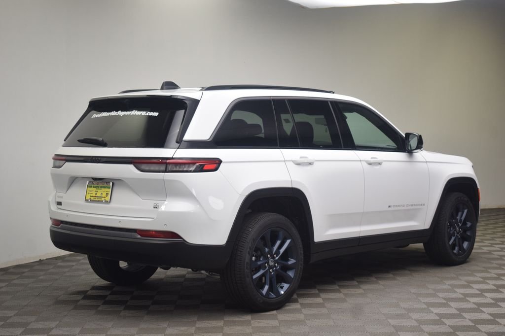 New 2026 Bright White Clear-Coat Exterior Paint Jeep  image 5