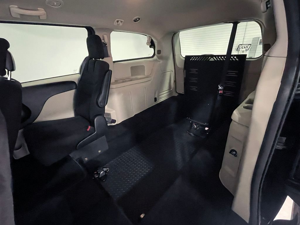 Used 2017 Blue Dodge SE image 16