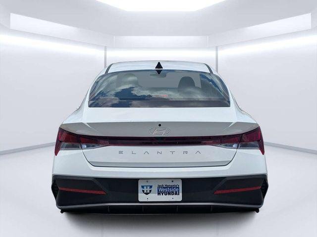 New 2026 White Hyundai SE image 4