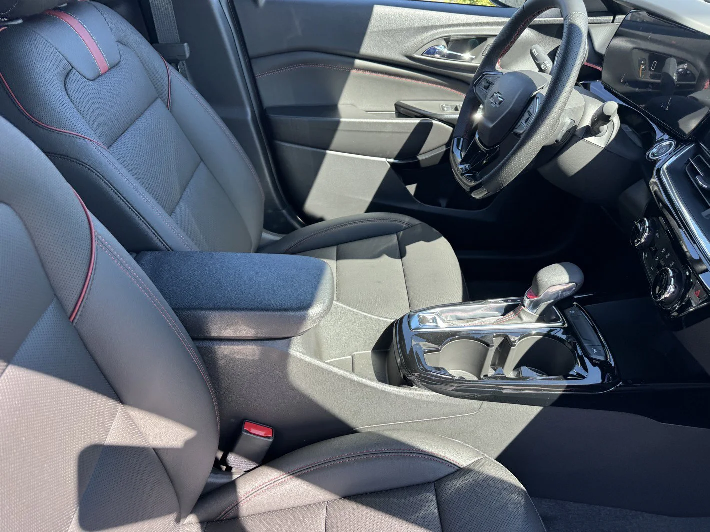 2026 Chevrolet Trax RS - Photo 8