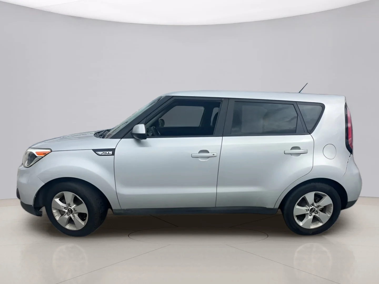 Used 2018 Silver Kia  image 5