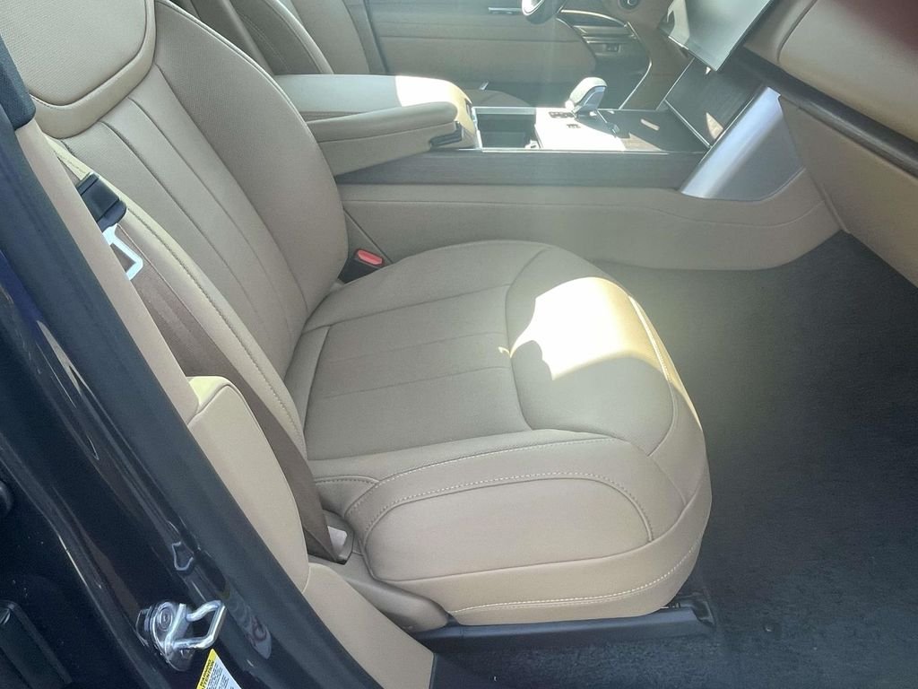 New 2026 Carpathian Grey Land Rover SE image 20
