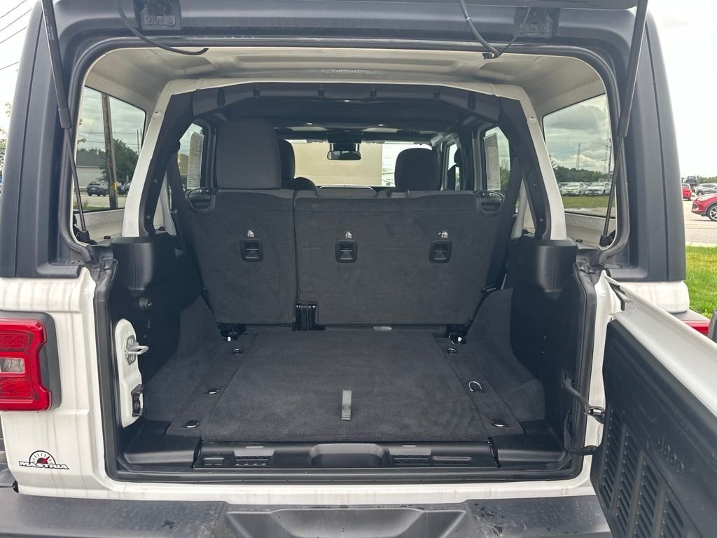 Used 2025 White Jeep Rubicon image 21