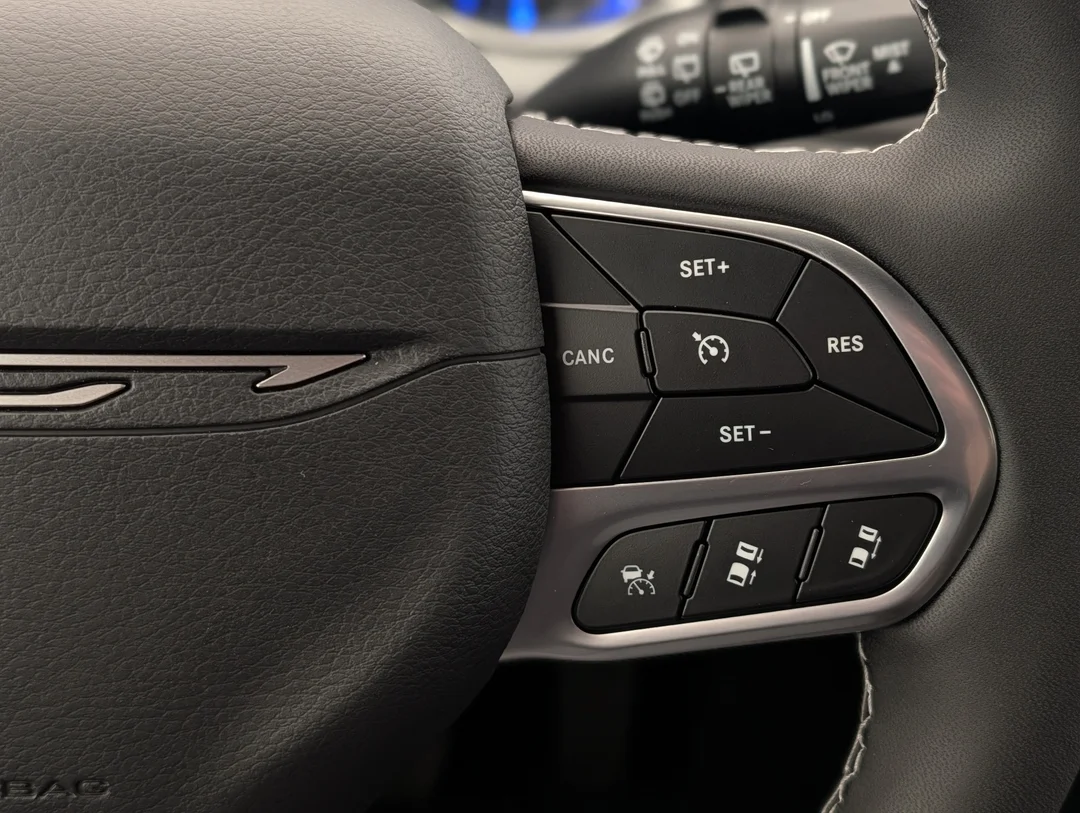 New 2027 Black Chrysler Select - - AWD - 3.6L Pentastar V6 - Adaptive Cruise Control - Blind Spot Monitor & More! image 18
