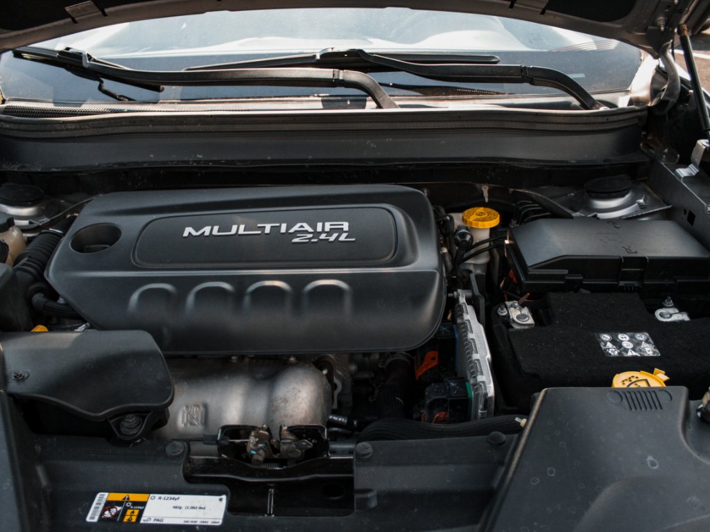 Used 2018 Billet Silver Metallic Clearcoat Jeep Trailhawk image 32