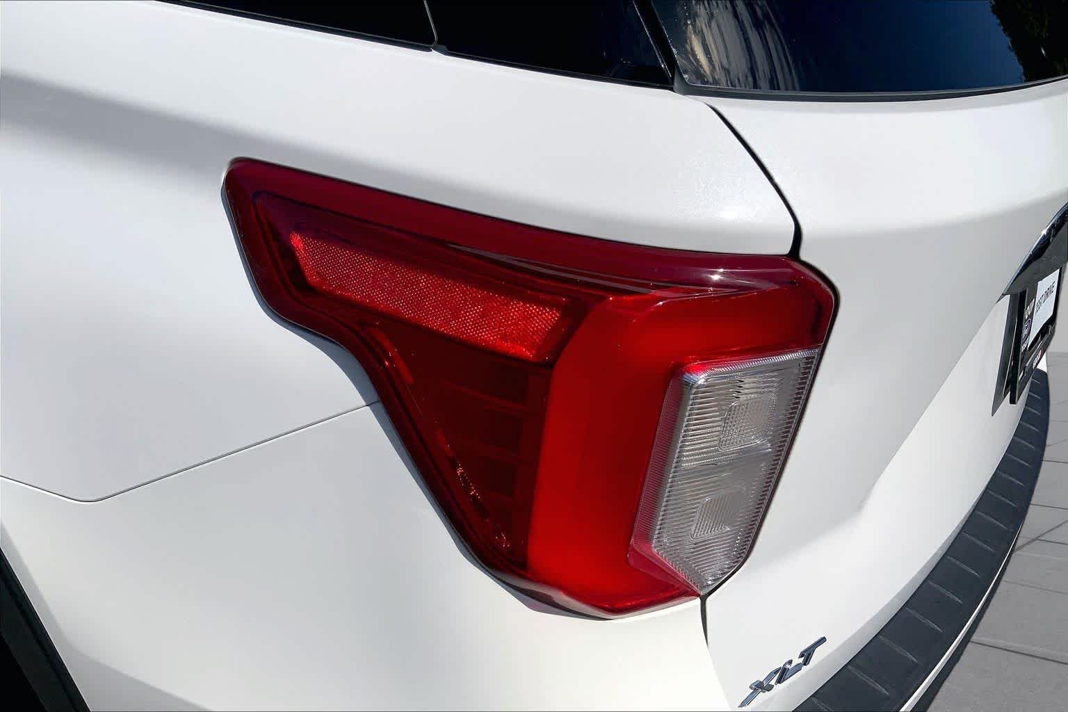 Used 2023 Star White Metallic Tri-Coat Ford XLT image 28