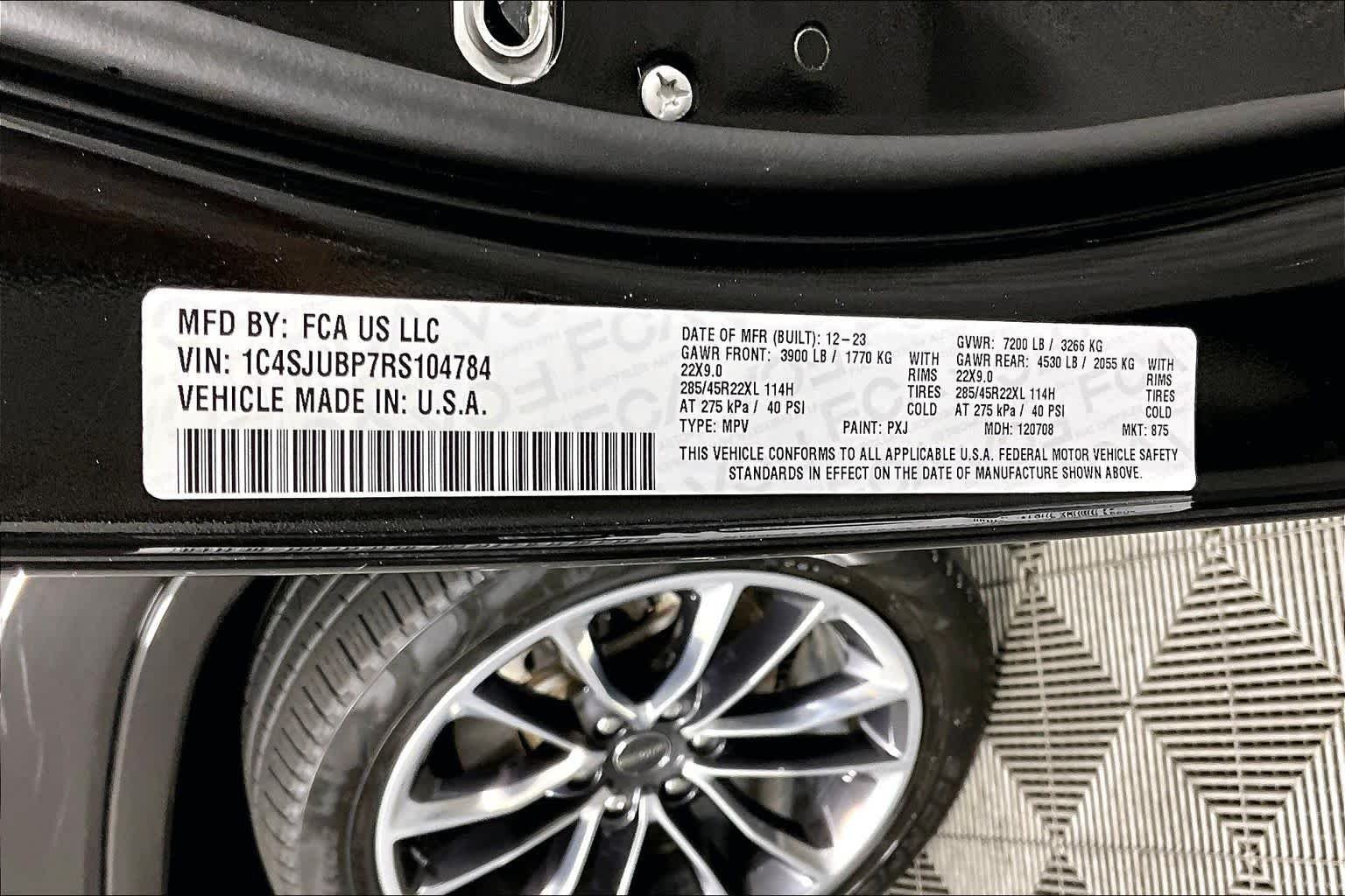 Certified Used 2024 Diamond Black Crystal Pearlcoat Jeep Series II image 33