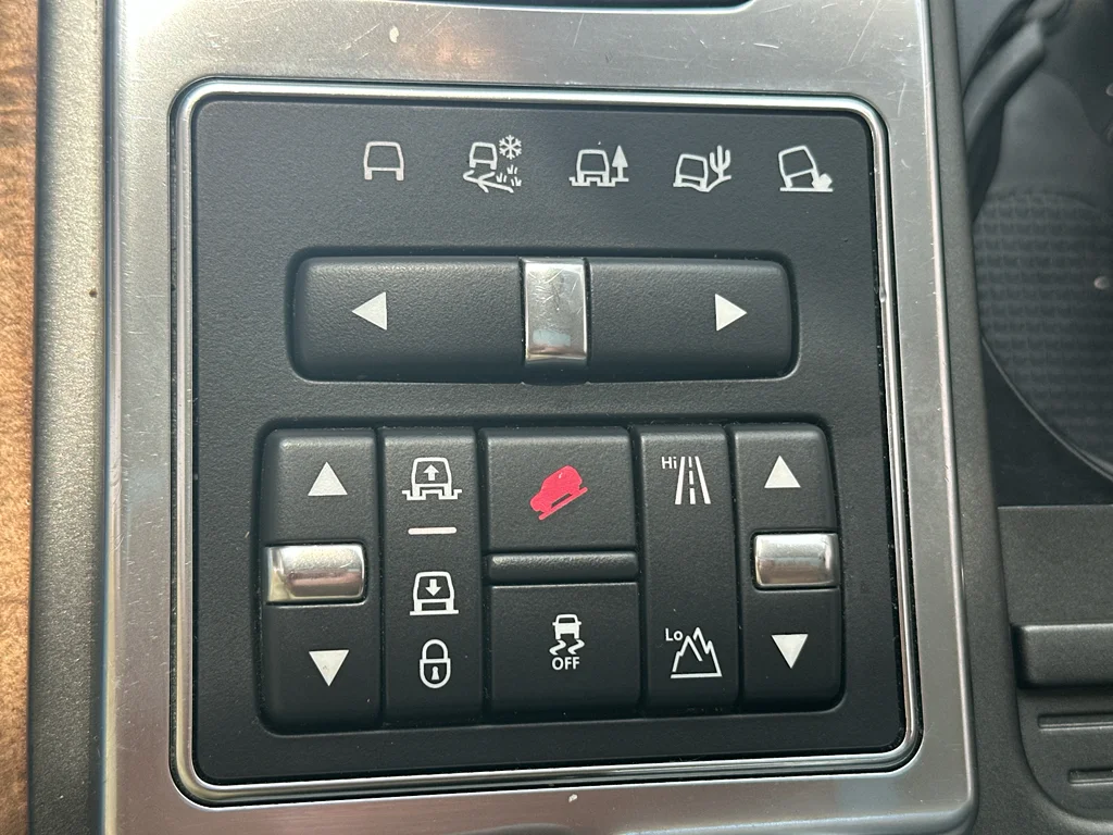 Used 2013 Fuji White Land Rover HSE LUX image 27
