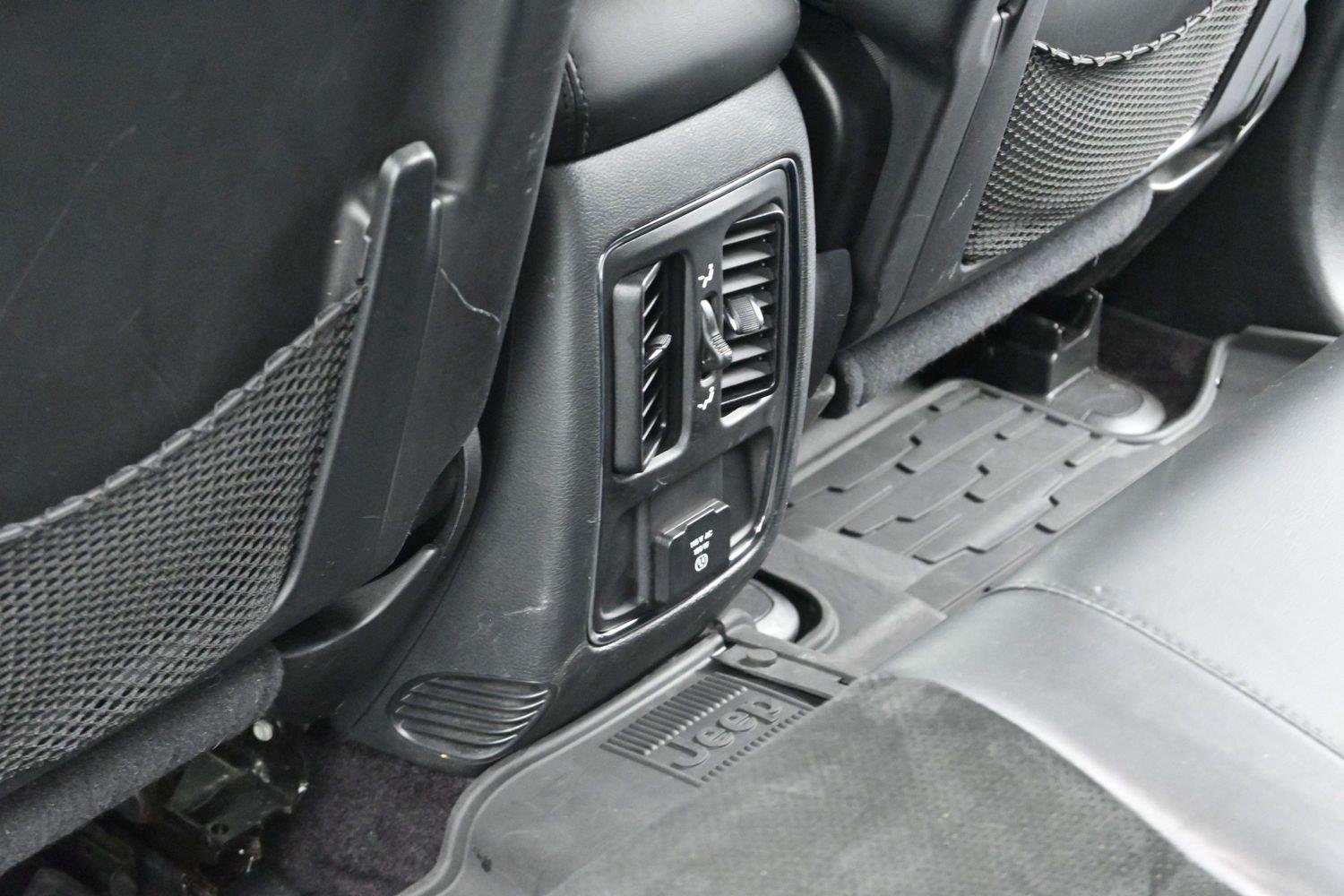 Used 2017 Diamond Black Crystal Pearlcoat Jeep Altitude image 29