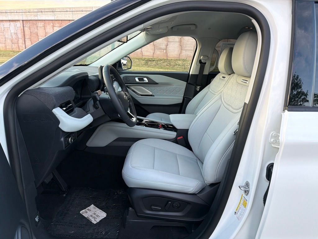 New 2026 Star White Metallic Tri-Coat Ford Platinum™ image 30