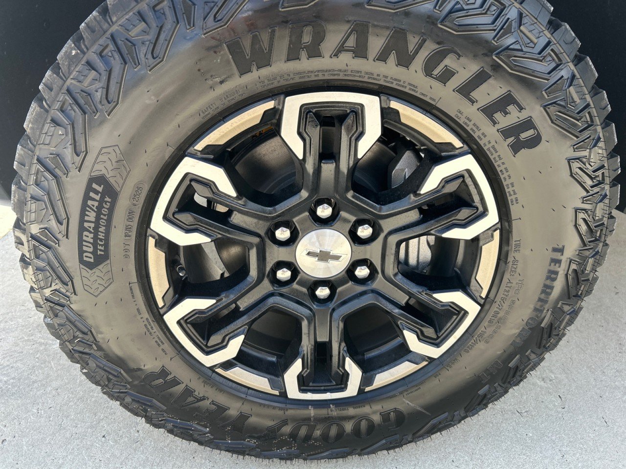 New 2026 White Sands Chevrolet ZR2 image 9