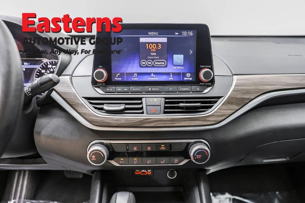 Used 2025 Red Nissan 2.5 SV image 12