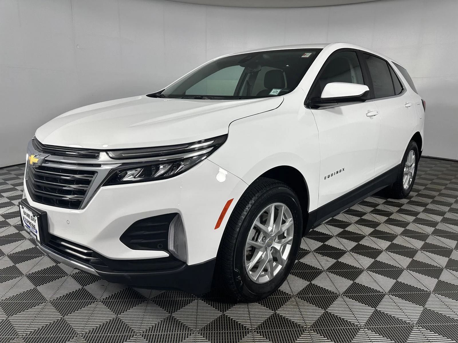 Used 2024 Summit White Chevrolet LT image 13