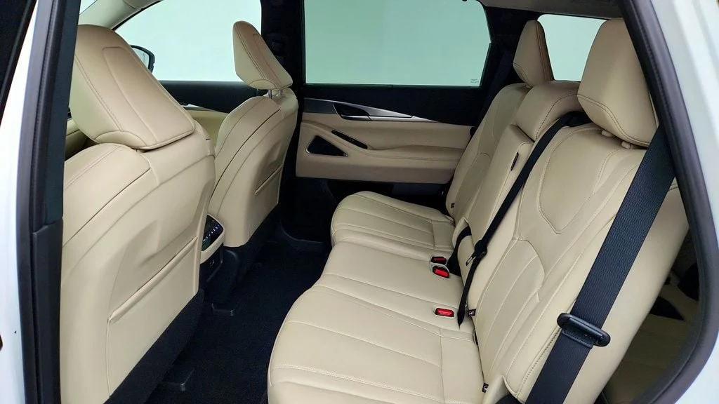 Used 2025 Majestic White INFINITI LUXE AWD image 21