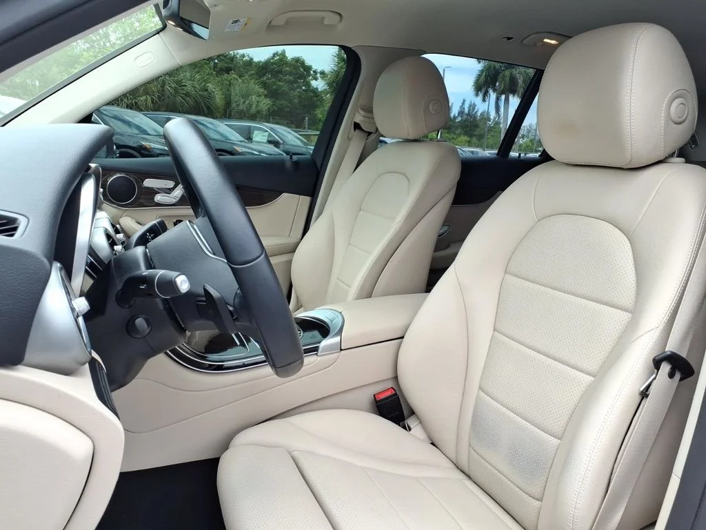 Used 2021 Polar White Mercedes-Benz GLC 300 image 4