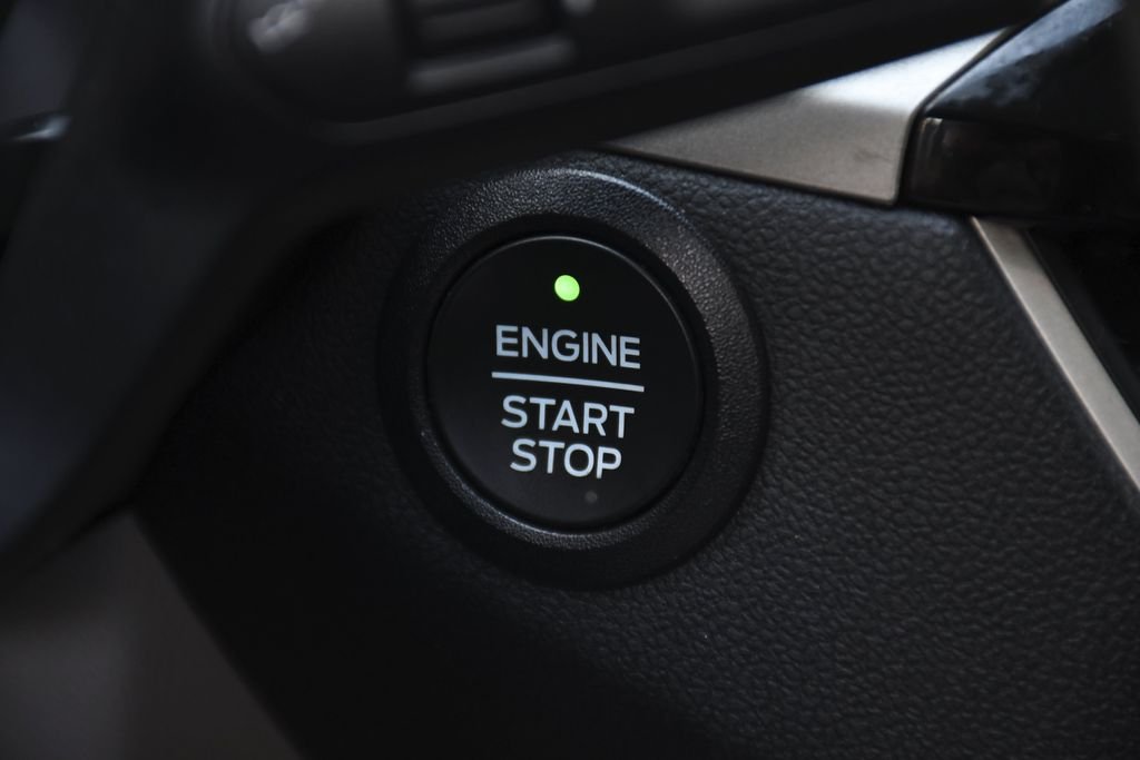 Used 2022 White Ford SE image 17
