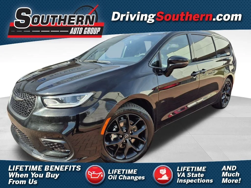 2025 Chrysler Pacifica Limited's photo