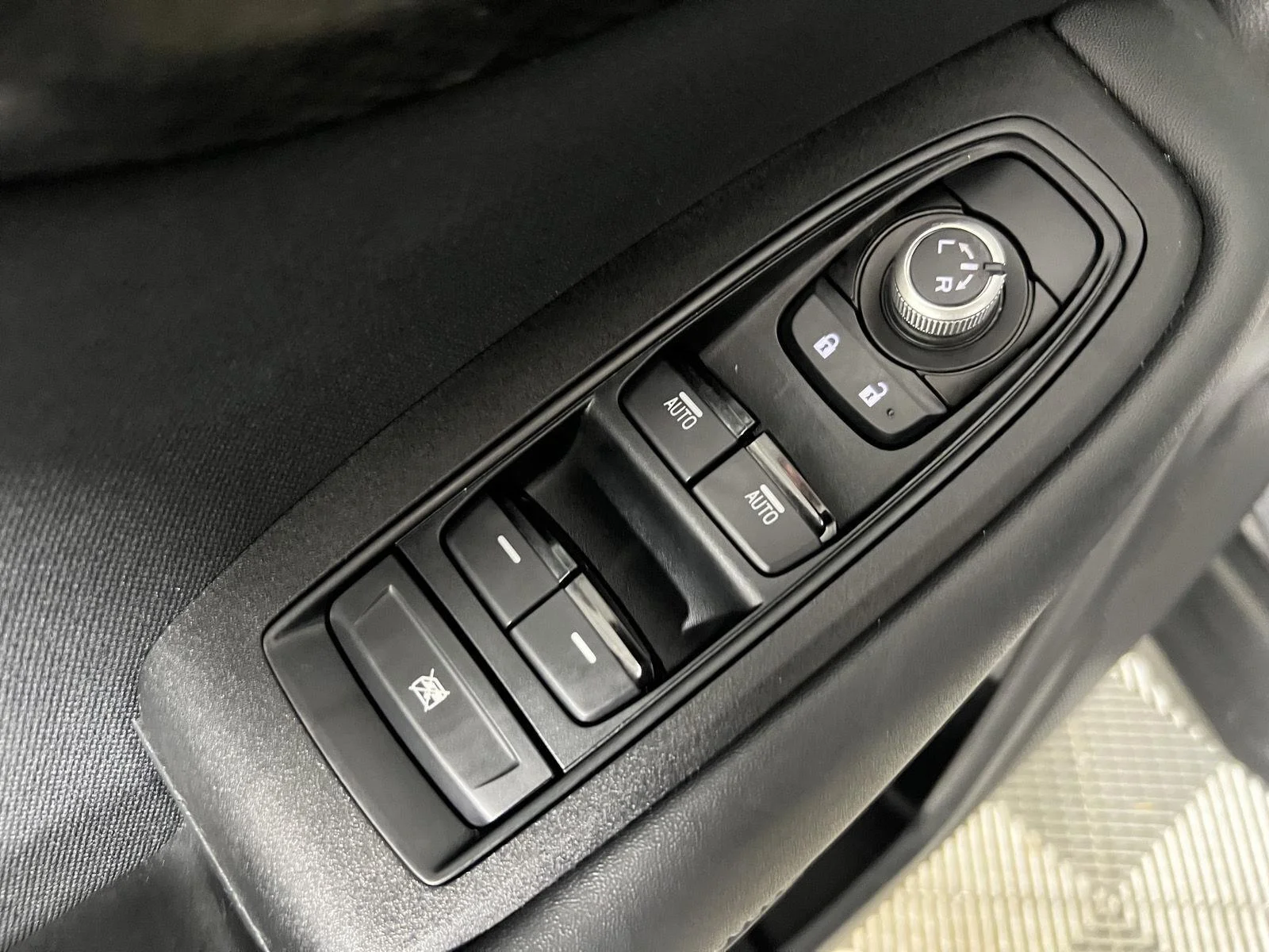 Used 2025 Magnetite Gray Metallic Subaru Premium image 32