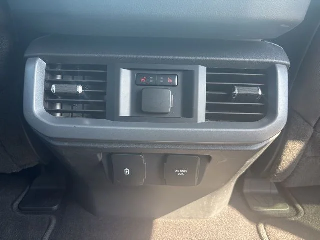 Used 2023 Oxford White Ford Lariat image 29