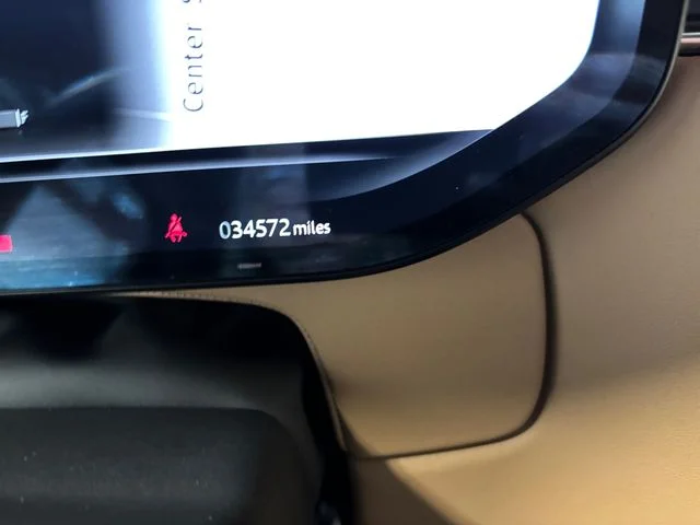 Used 2023 Black Land Rover SE Dynamic image 18