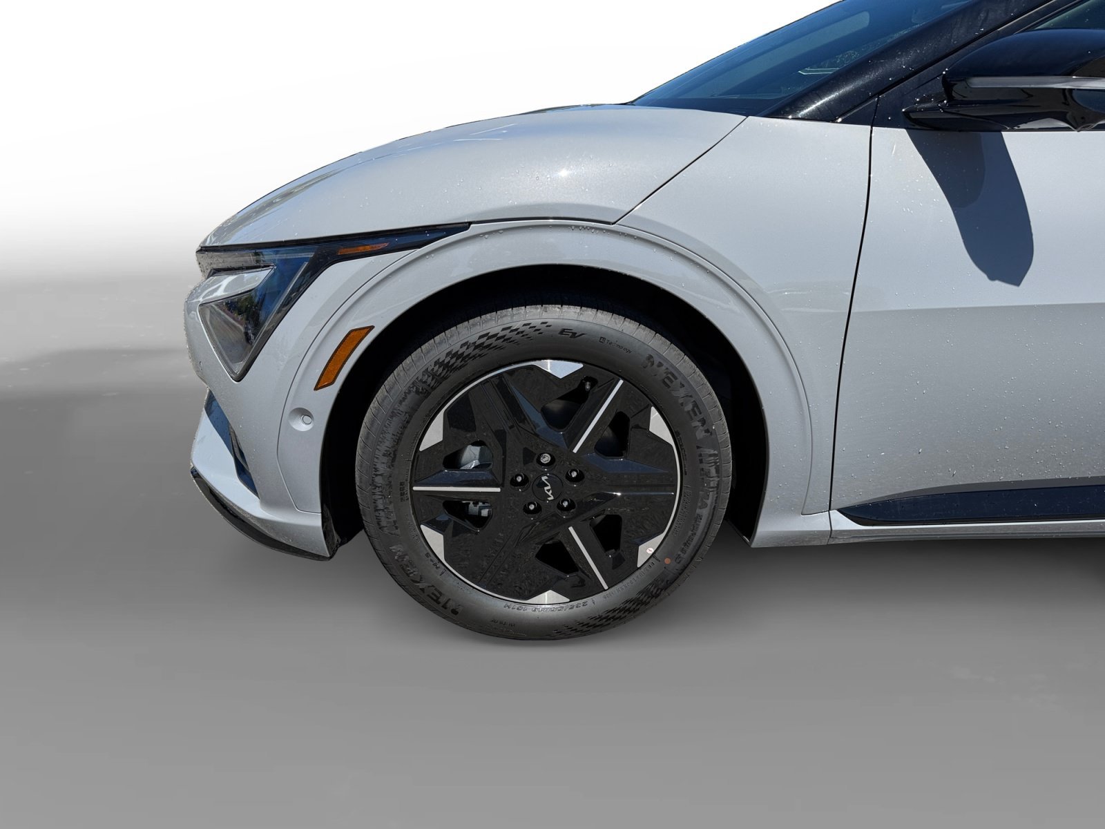 New 2026 Wolf Gray Kia GT-LINE image 9