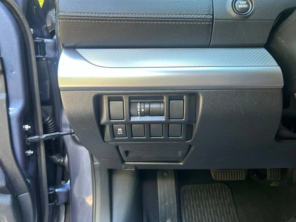 Used 2018 Blue Subaru 2.5i Premium image 23