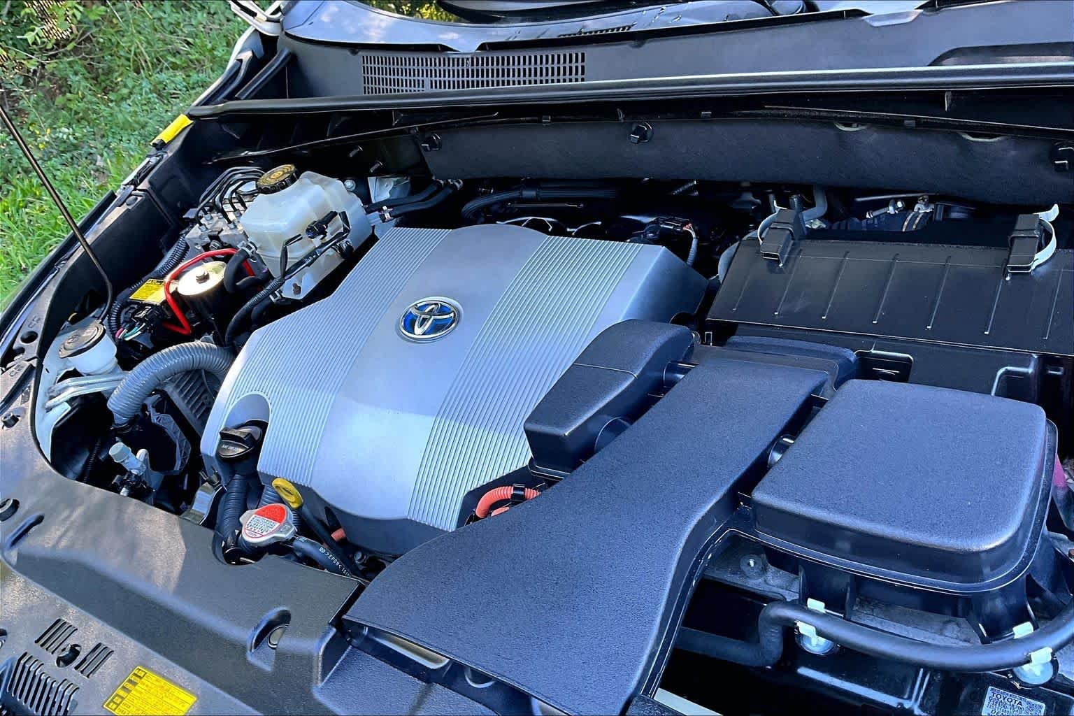 Used 2017 Blizzard Pearl Toyota Hybrid Limited Platinum image 34