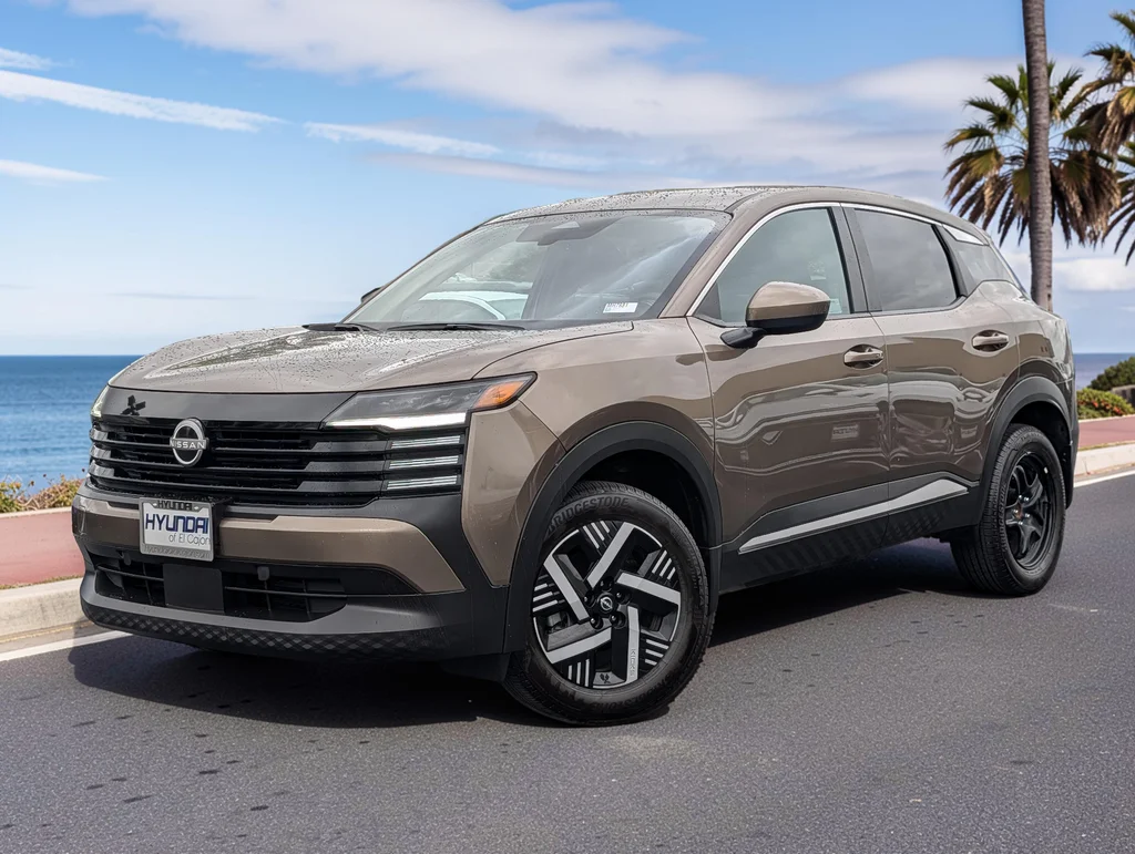 2025 Nissan Kicks 2.0 SV's photo