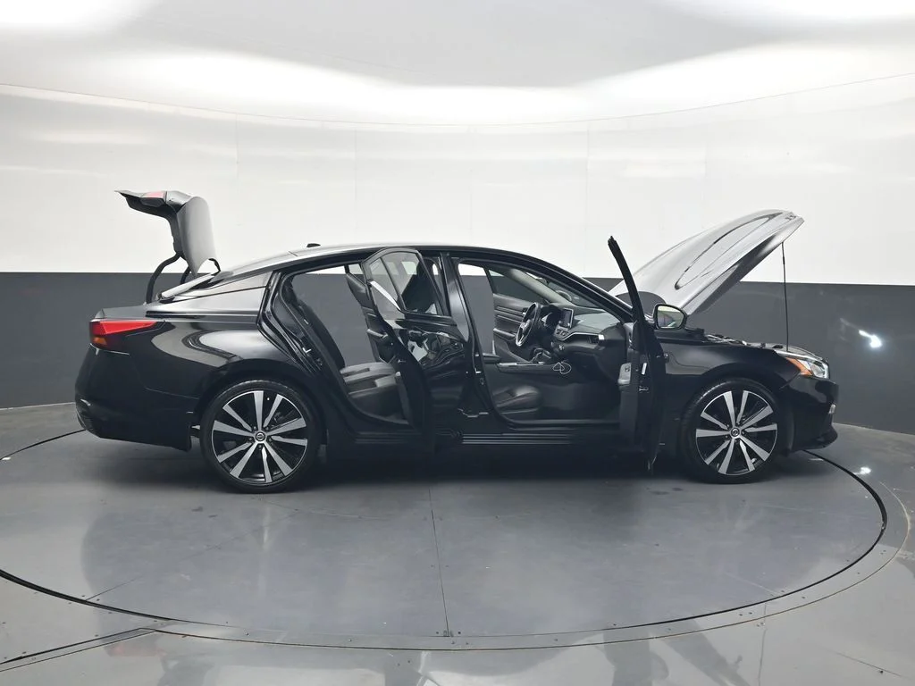 Used 2021 Black Nissan 2.5 SR image 53