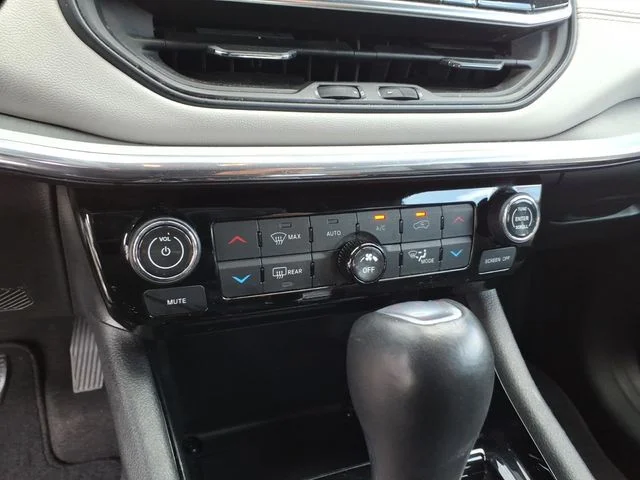 Used 2024 White Jeep Limited image 25