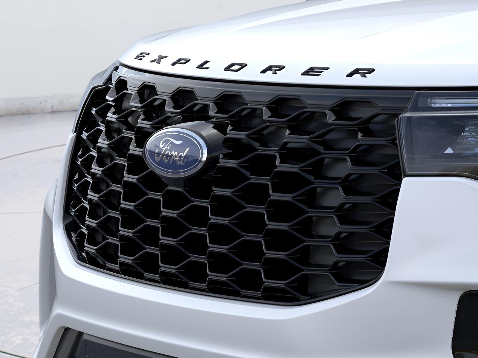 New 2026 Star White Metallic Tri-Coat Ford ST-Line image 17