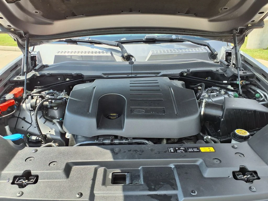 Used 2023 Black Land Rover SE image 39