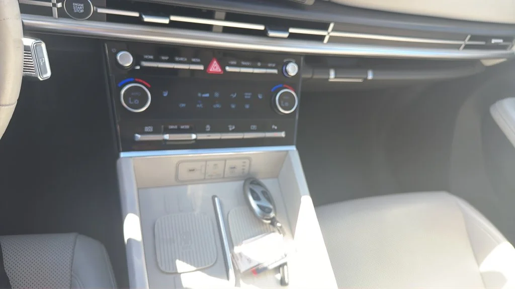 Used 2025 Gray Hyundai SEL image 21