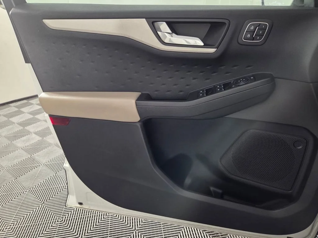 Used 2020 White Metallic Ford SEL image 20