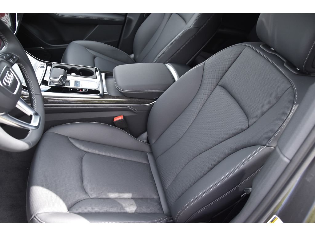 Used 2025 Gry Audi Premium Plus image 13