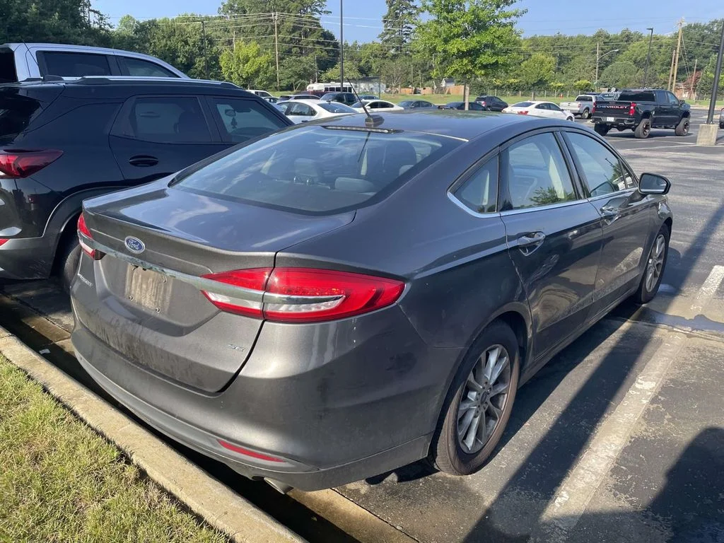 Used 2017 Magnetic Ford SE image 6