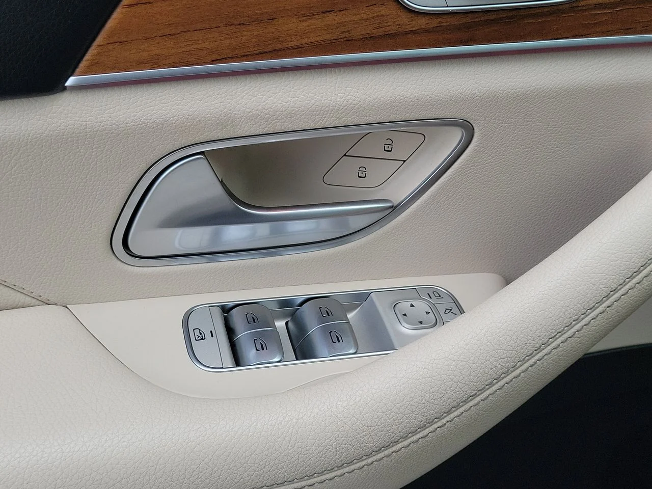 Certified Used 2023  Mercedes-Benz GLE 350 image 27