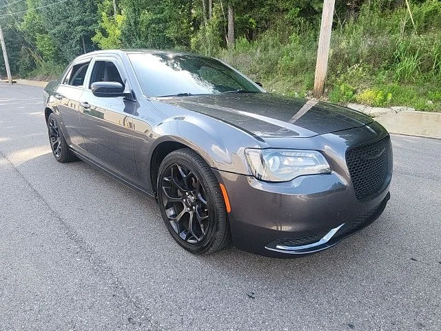 2019 Chrysler 300 Touring's photo