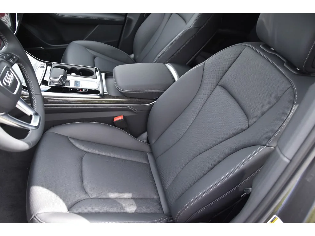 Used 2025 Gry Audi Premium Plus image 13