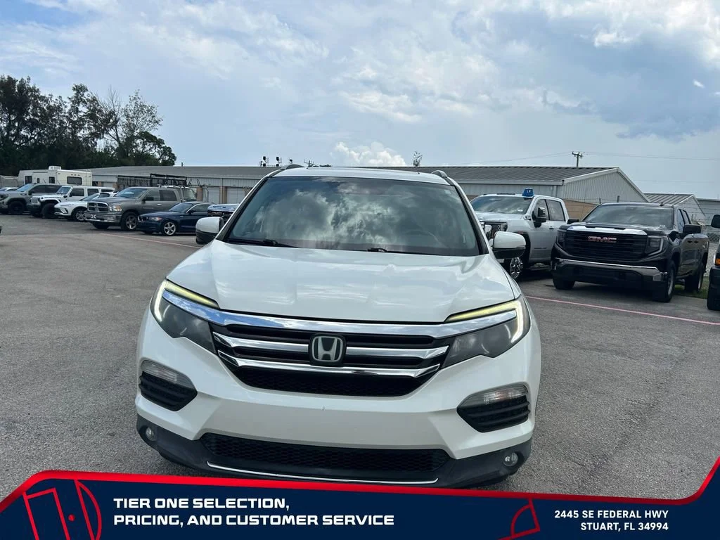 Used 2017  Honda Touring image 4