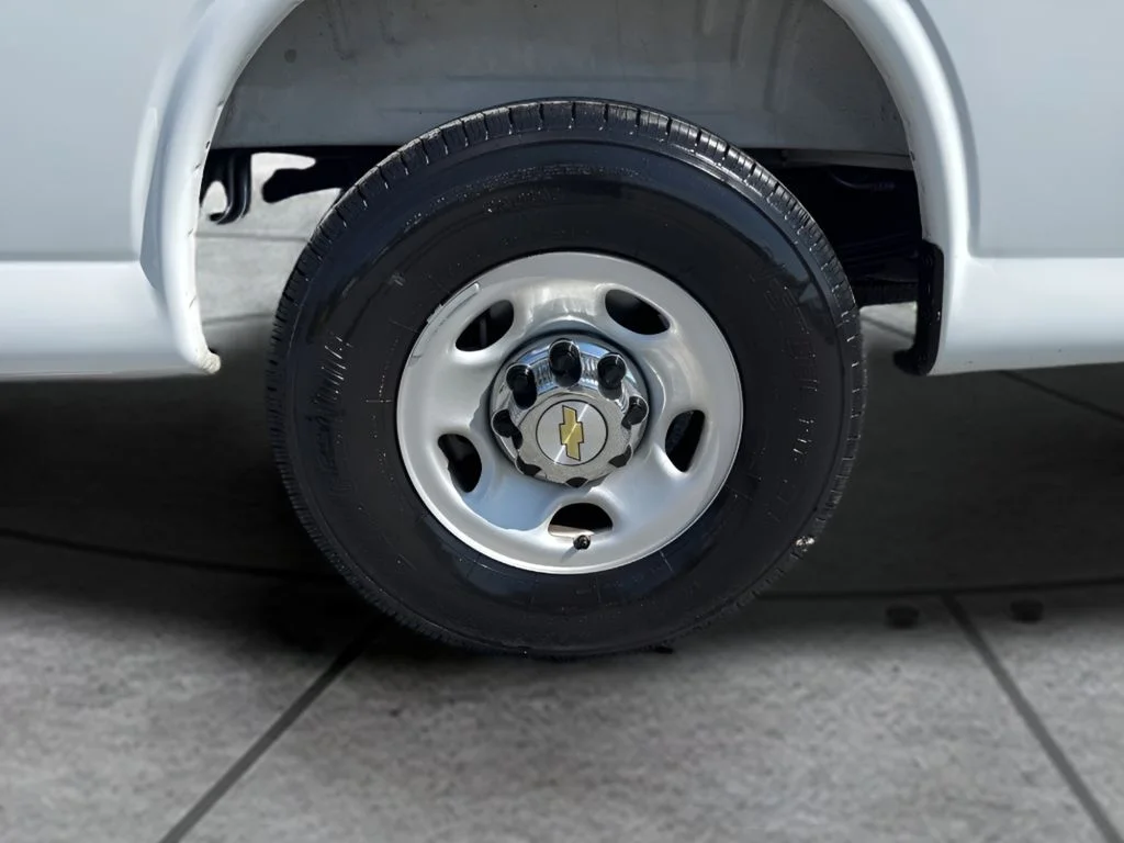 Used 2025 White Chevrolet LT image 26