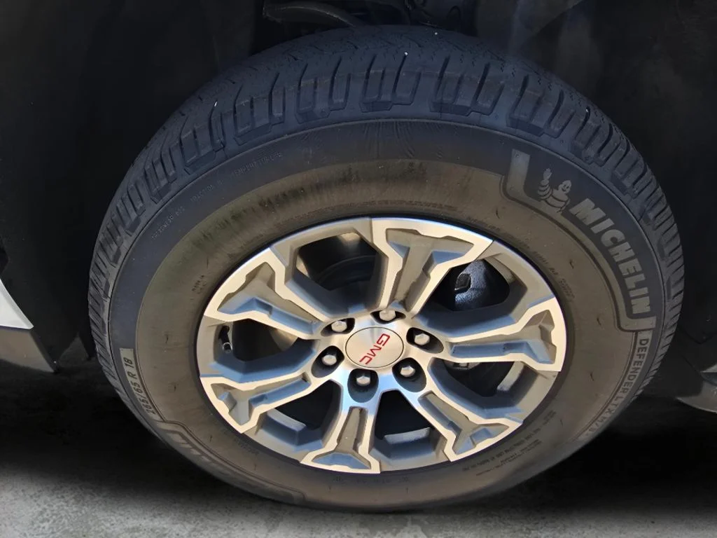 Used 2022 Summit White GMC SLE image 28