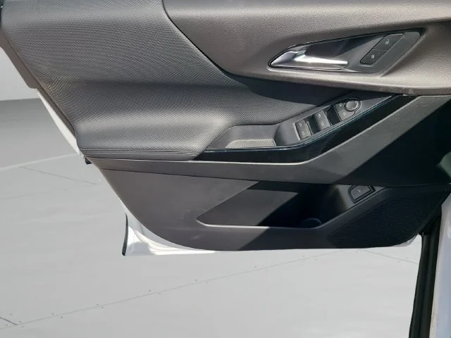 New 2027 Summit White Chevrolet LT image 19