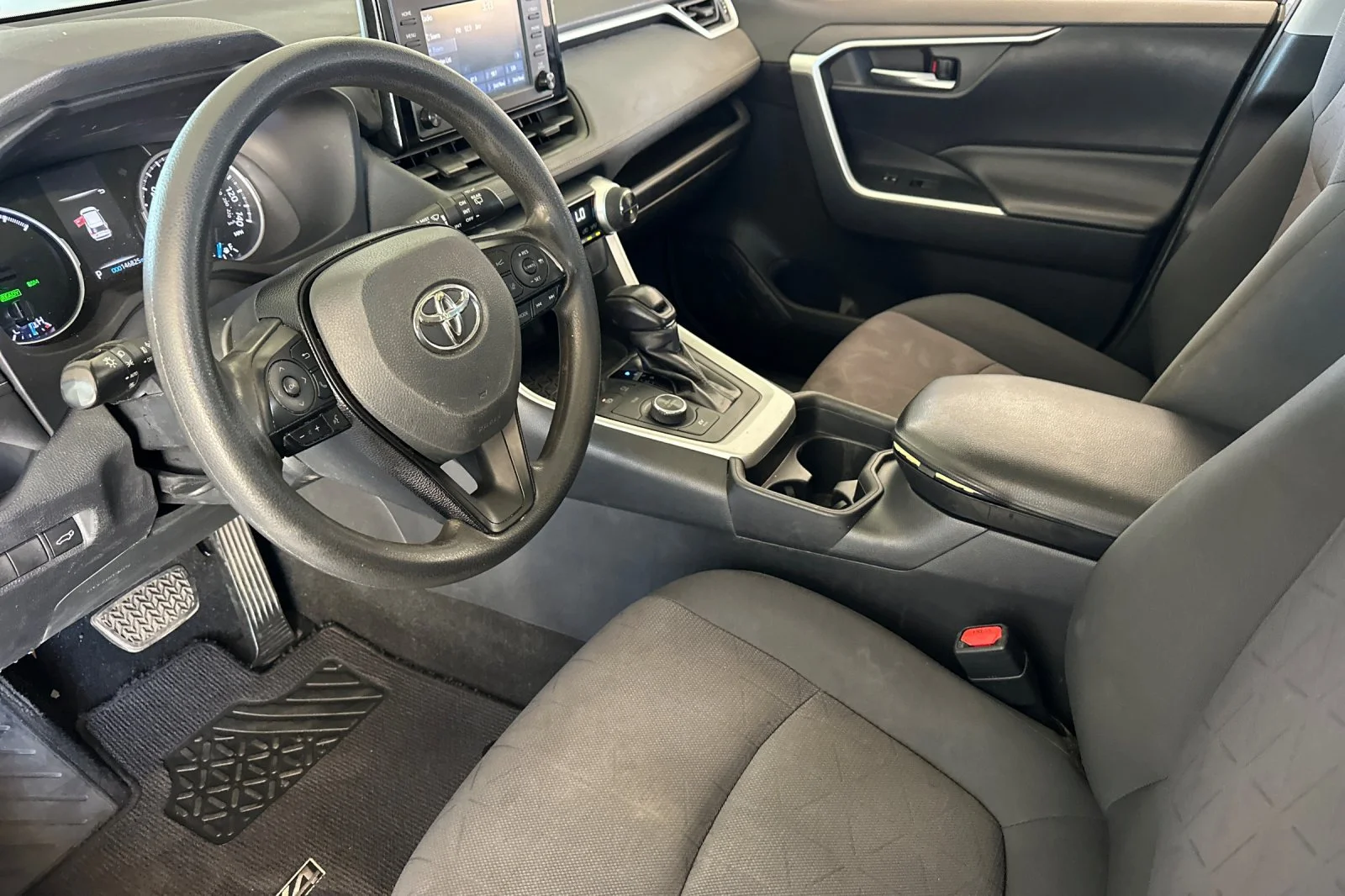 Used 2019 White Toyota Hybrid XLE image 10