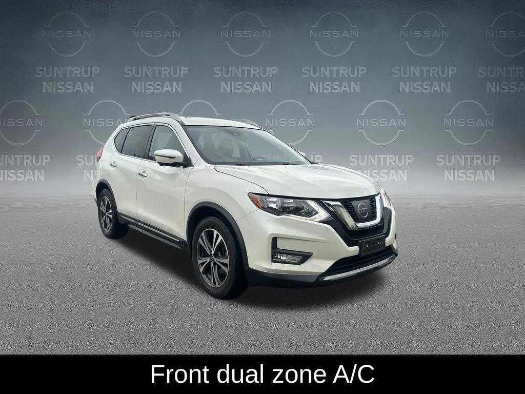 Used 2017 White Nissan SL image 9