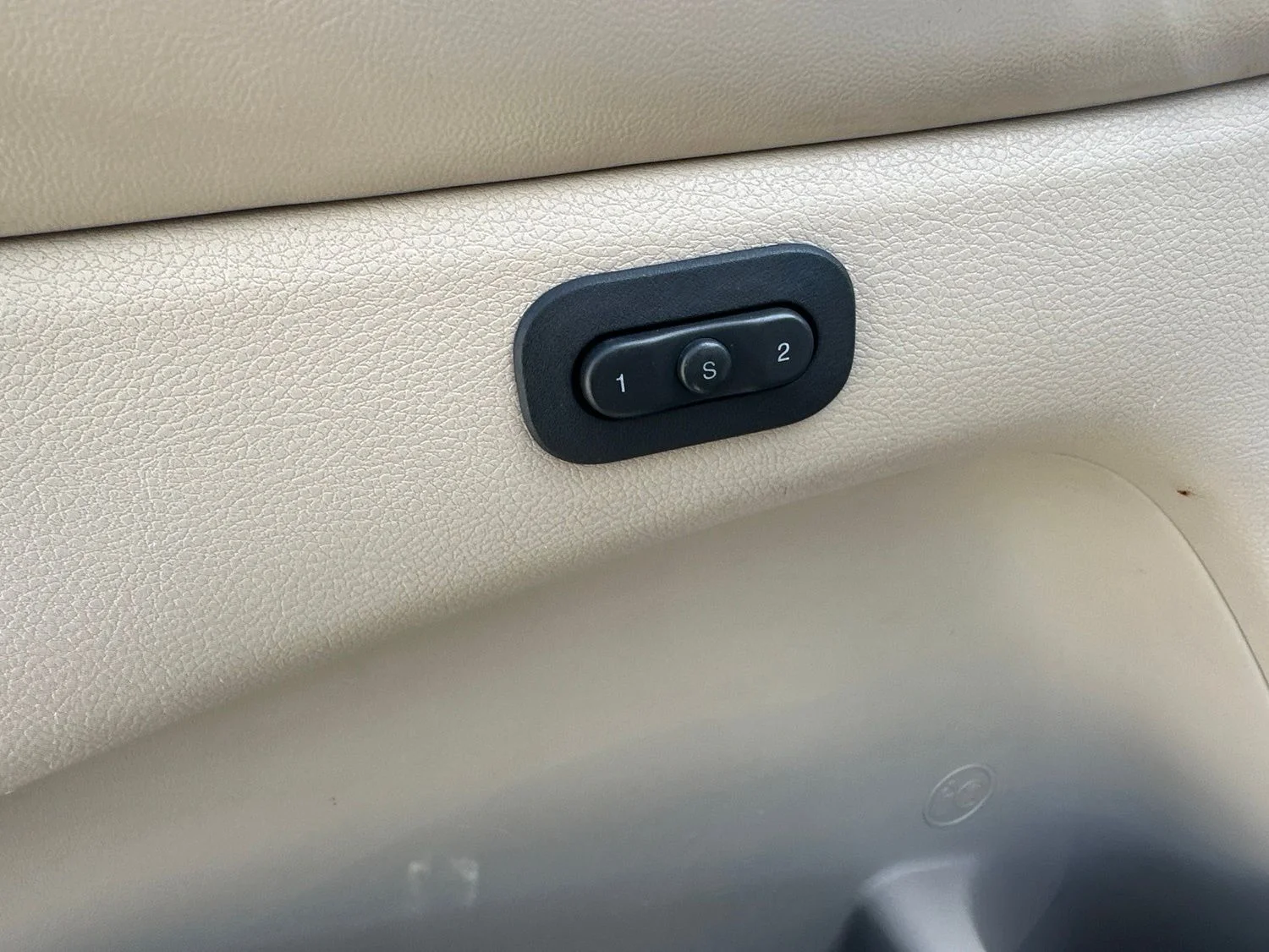 Used 2011 Black Jeep Limited image 19