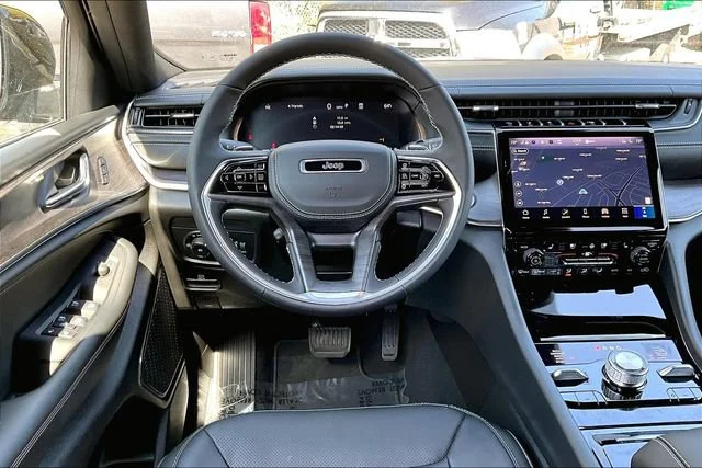 2025 Jeep Grand Cherokee Overland - Photo 17