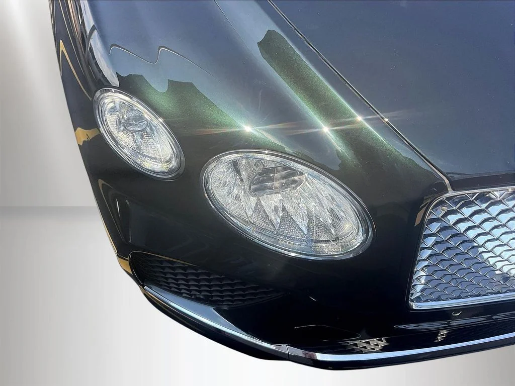 Used 2021 Midnight Emerald Bentley V8 image 32